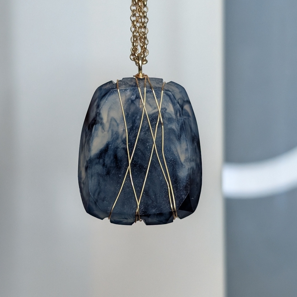 Elegant Blue Pendant Necklace